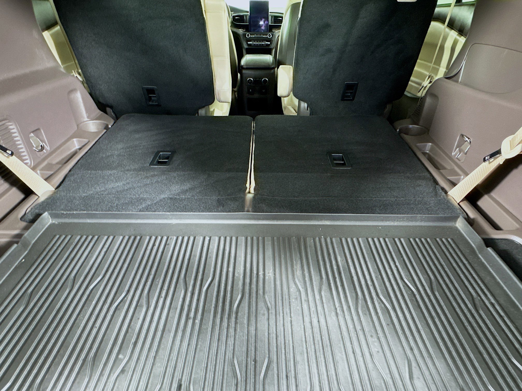 Used 2020 Ford Explorer Platinum w/ Premium Technology Package image 34