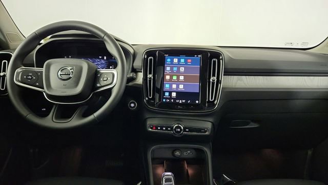 Used 2025 Volvo XC40 B5 Plus w/ Protection Package Premier AWD/4WD image 25