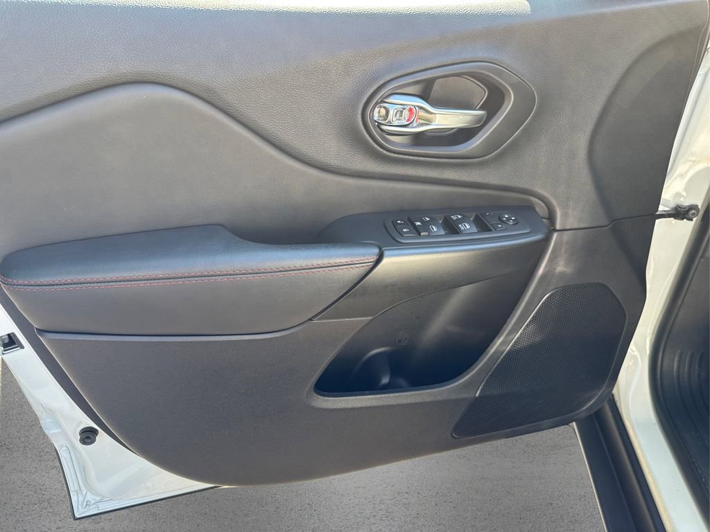 Used 2022 Jeep Cherokee Trailhawk image 23