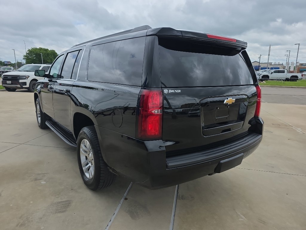 Used 2017 Chevrolet Suburban LT RWD image 16