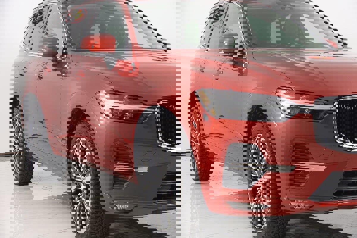 Used 2022 Volvo XC60 B5 Momentum image 40