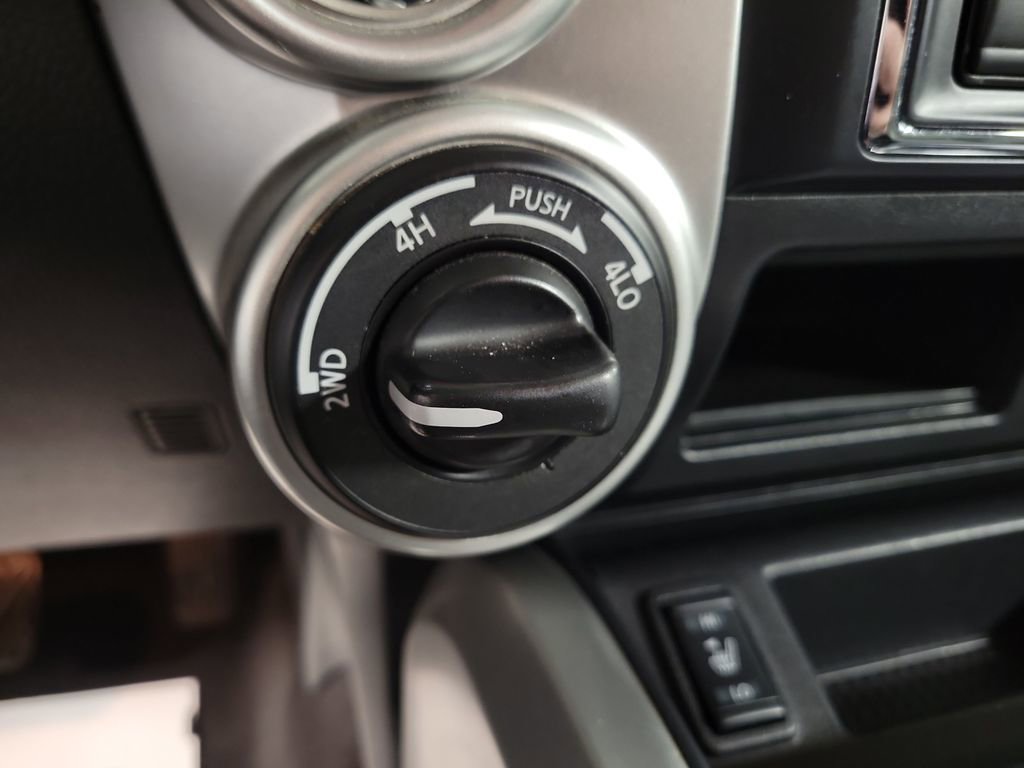 Used 2017 Nissan Titan SL image 20