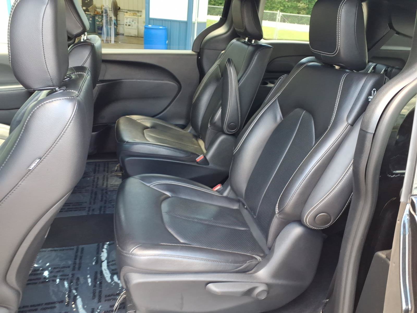 Used 2022 Chrysler Pacifica Touring-L w/ S Appearance Package FWD image 6