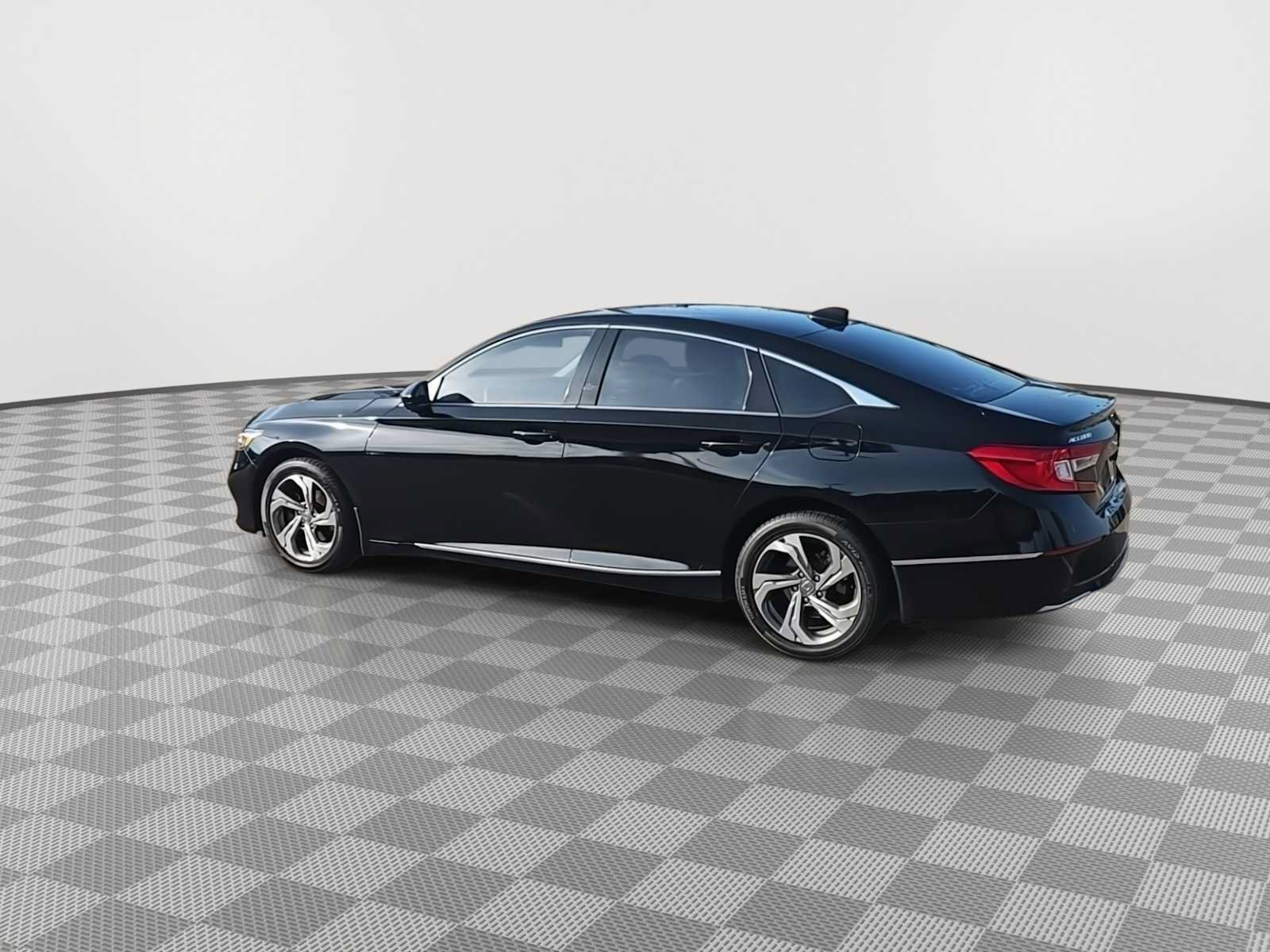 Used 2018 Honda Accord EX image 6