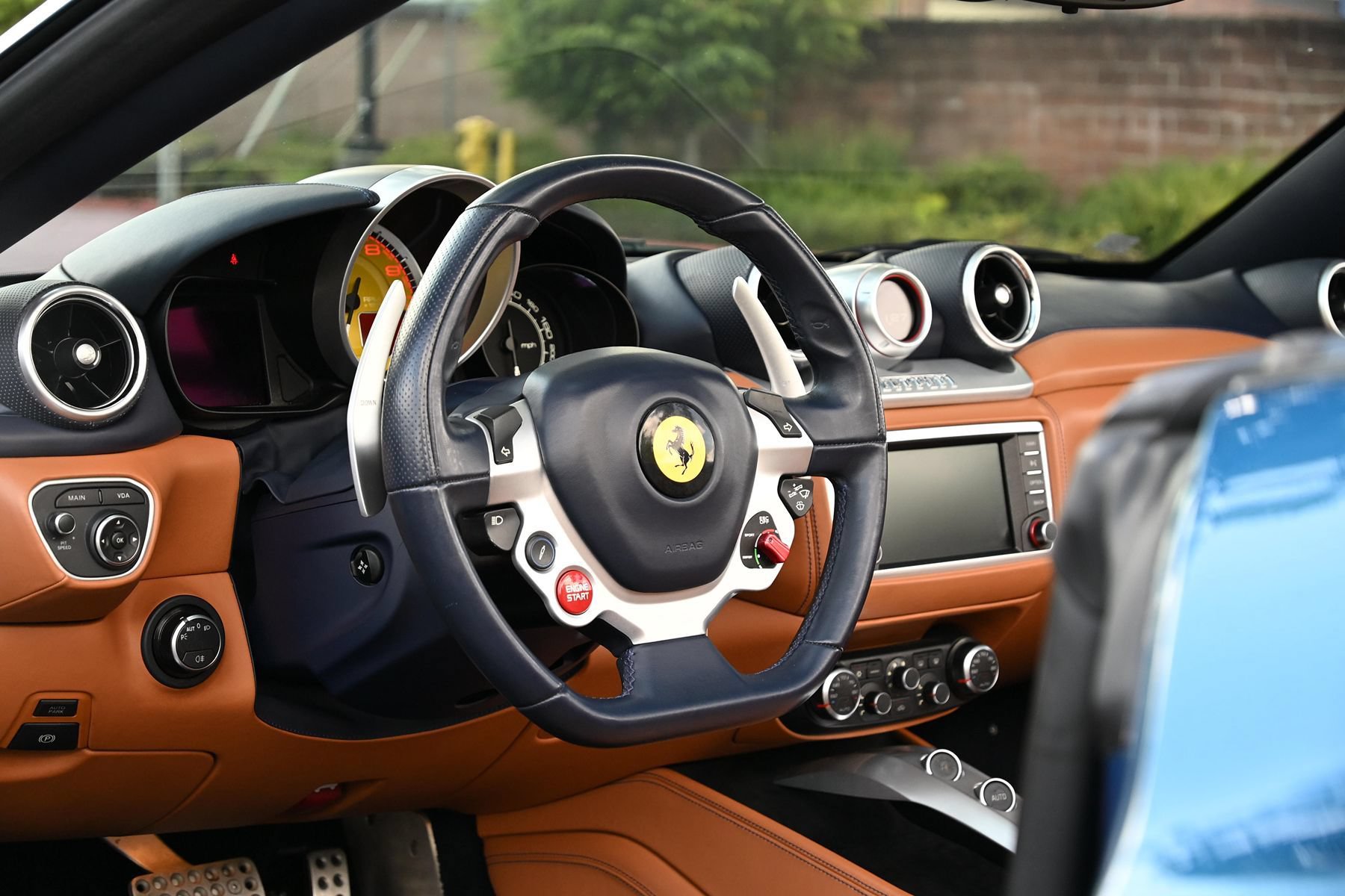 Used 2015 Ferrari California T RWD image 58