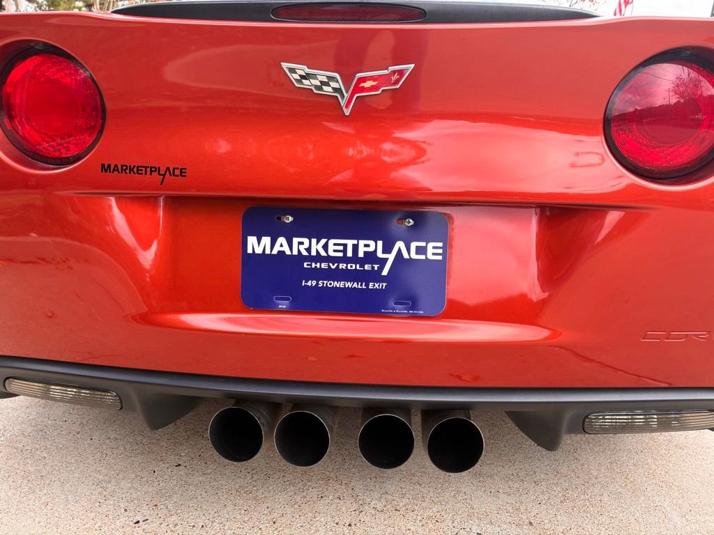 Used 2005 Chevrolet Corvette Coupe w/ Preferred Equipment Group RWD image 7