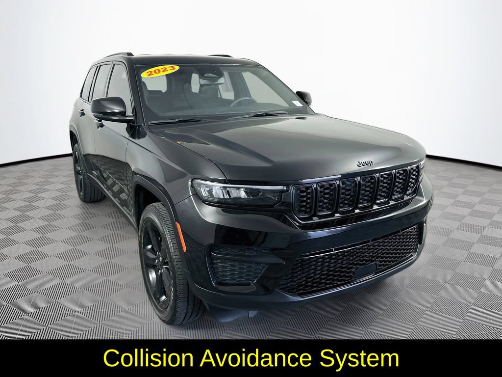 Used 2023 Jeep Grand Cherokee Altitude AWD/4WD image 3