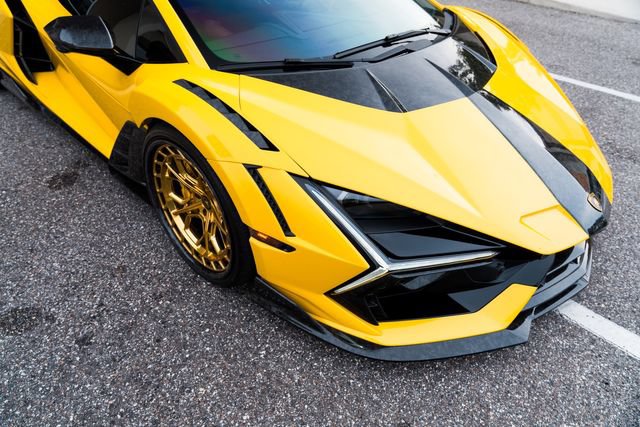 Used 2025 Lamborghini Revuelto AWD/4WD image 10