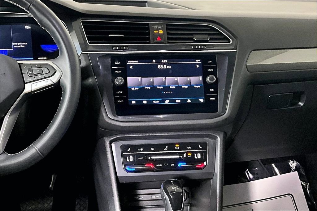 Used 2022 Volkswagen Tiguan SE image 6