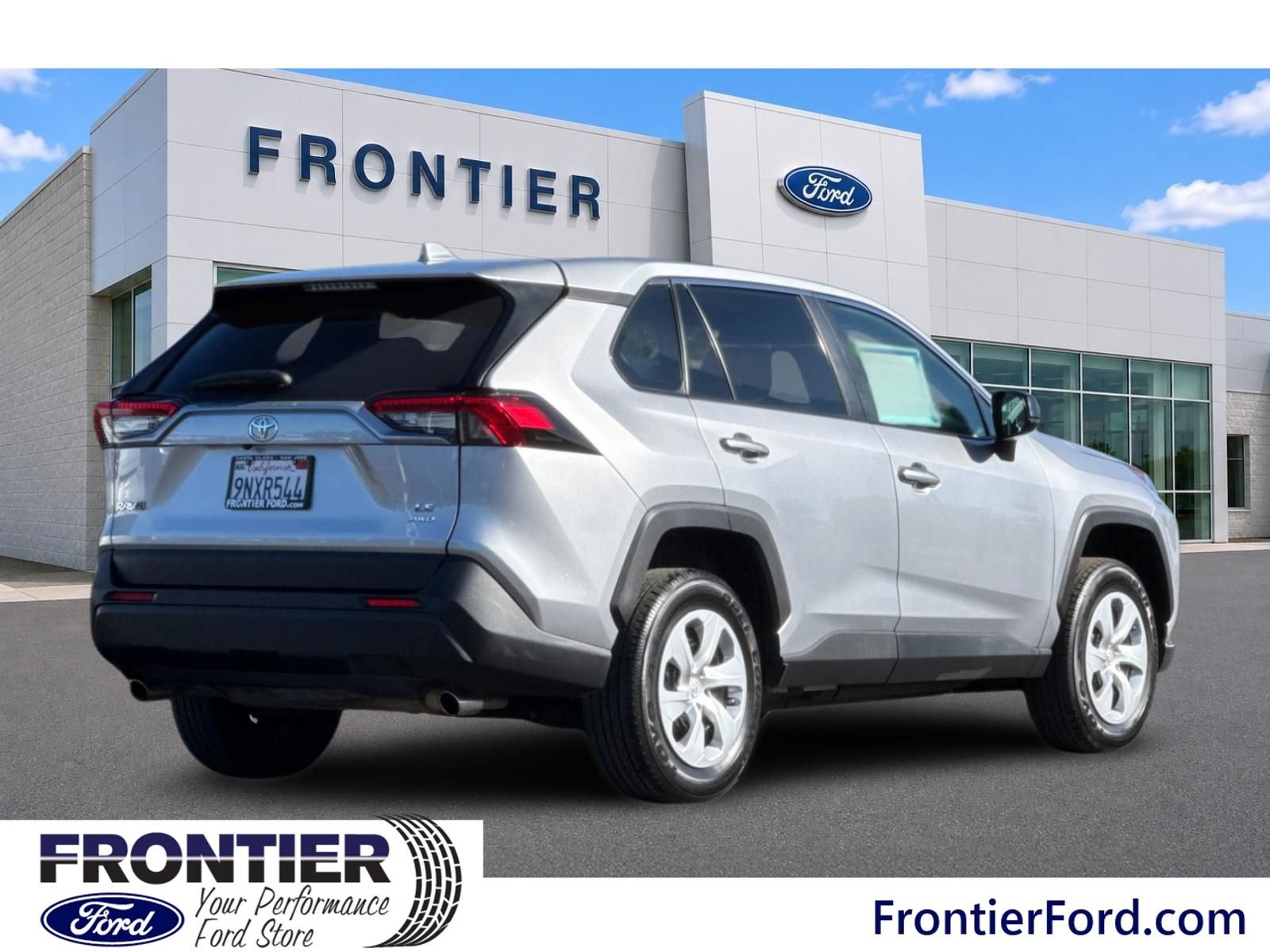 Used 2024 Toyota RAV4 LE AWD/4WD image 5