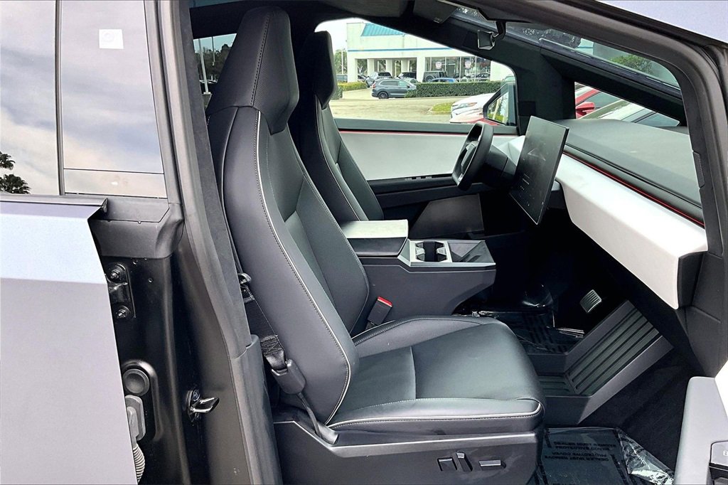 Used 2024 Tesla Cybertruck AWD Crew Cab image 29