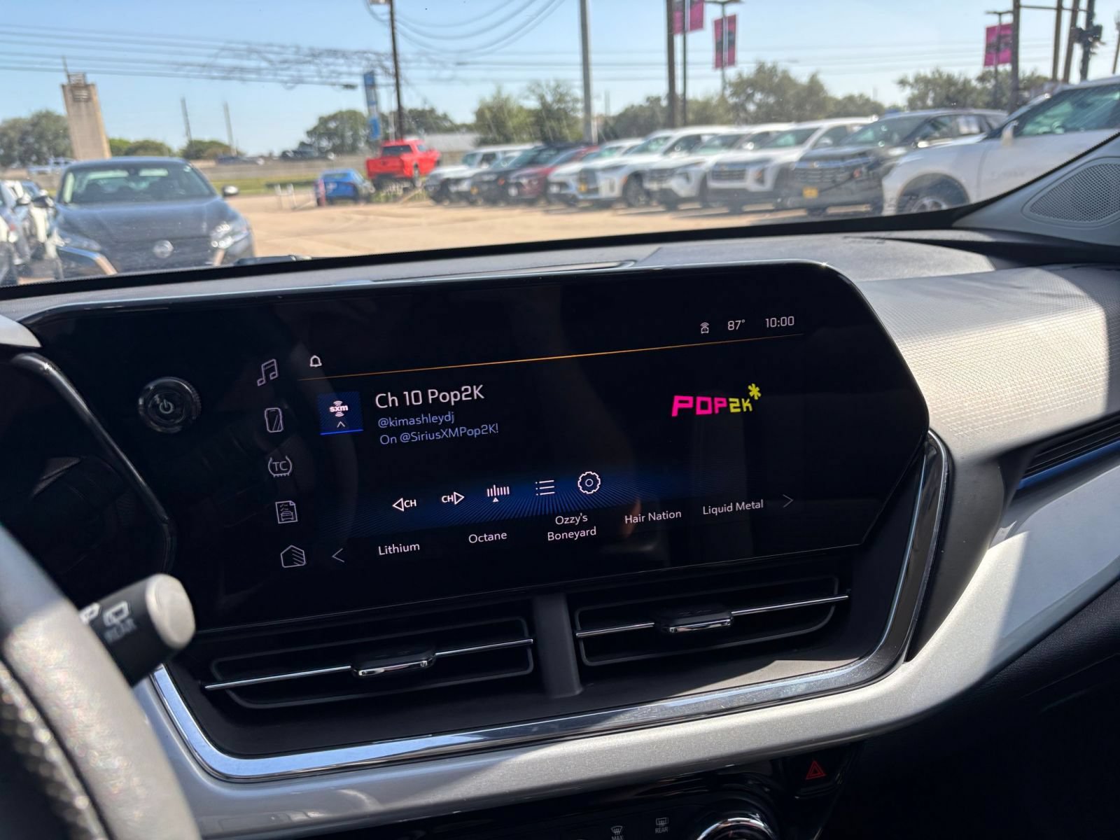 Used 2025 Chevrolet Trax LT FWD image 20