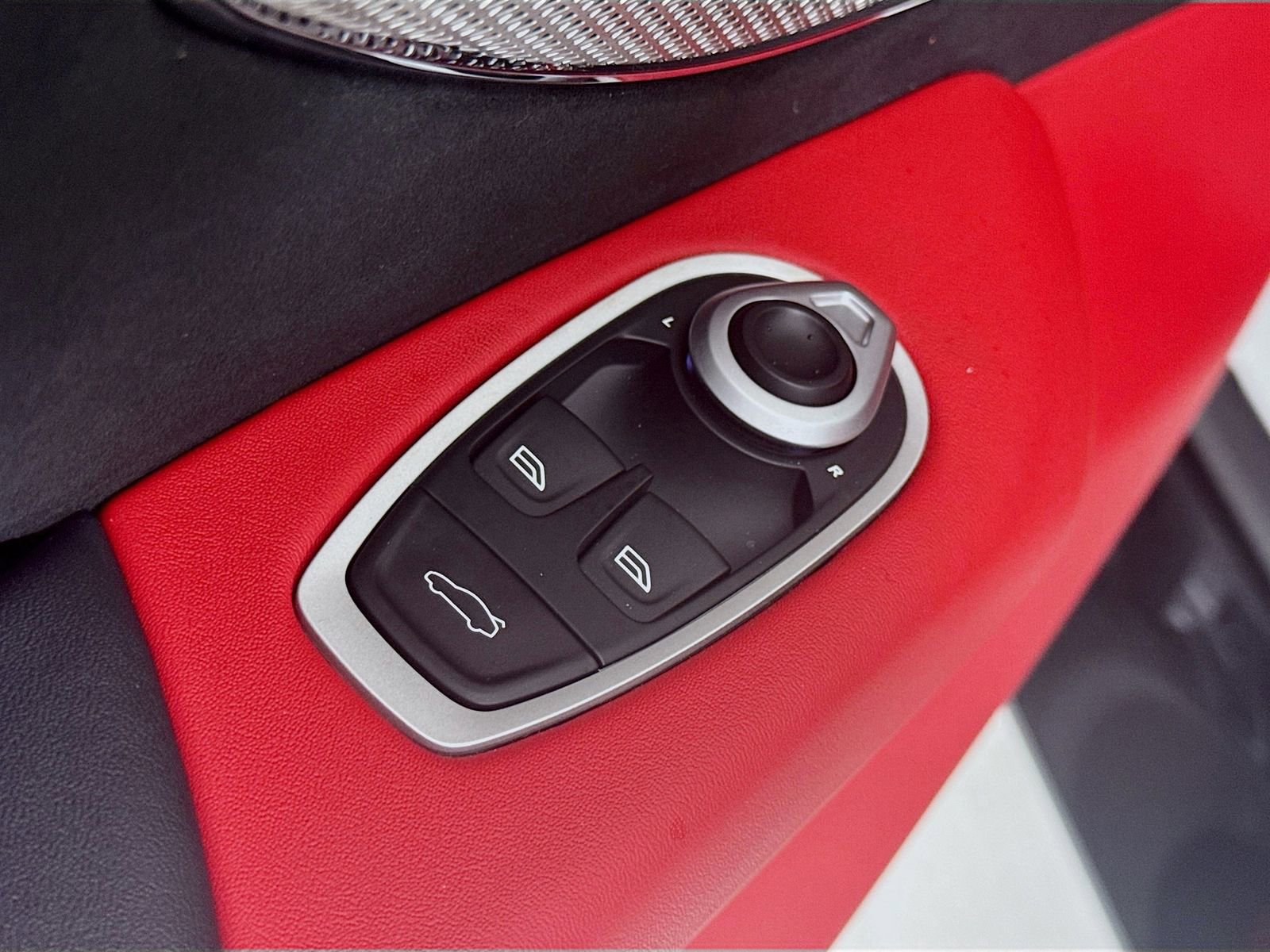 Used 2026 Aston Martin V8 Vantage S RWD image 16