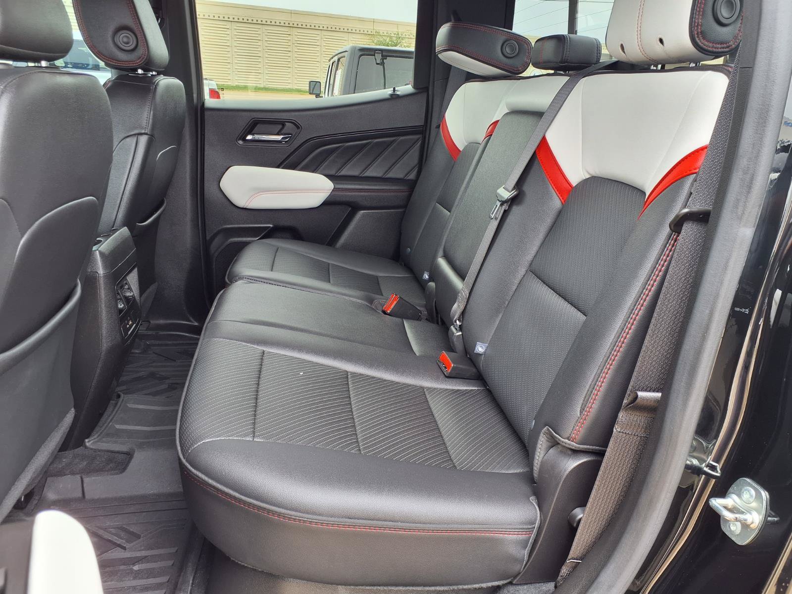 Used 2024 GMC Canyon AT4X AWD/4WD image 24