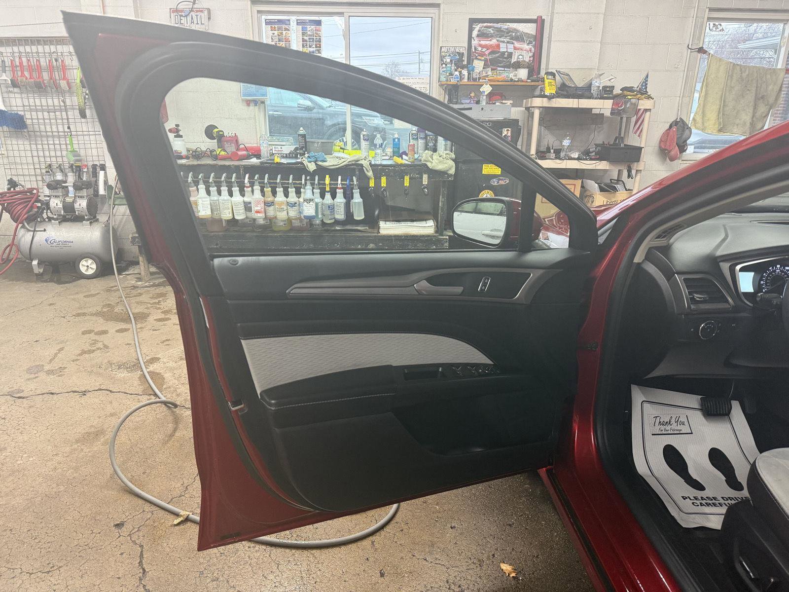 Used 2020 Ford Fusion SE w/ Equipment Group 151A image 11