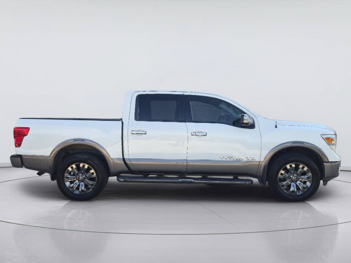 Used 2018 Nissan Titan Platinum Reserve w/ Platinum Utility Package AWD/4WD image 6