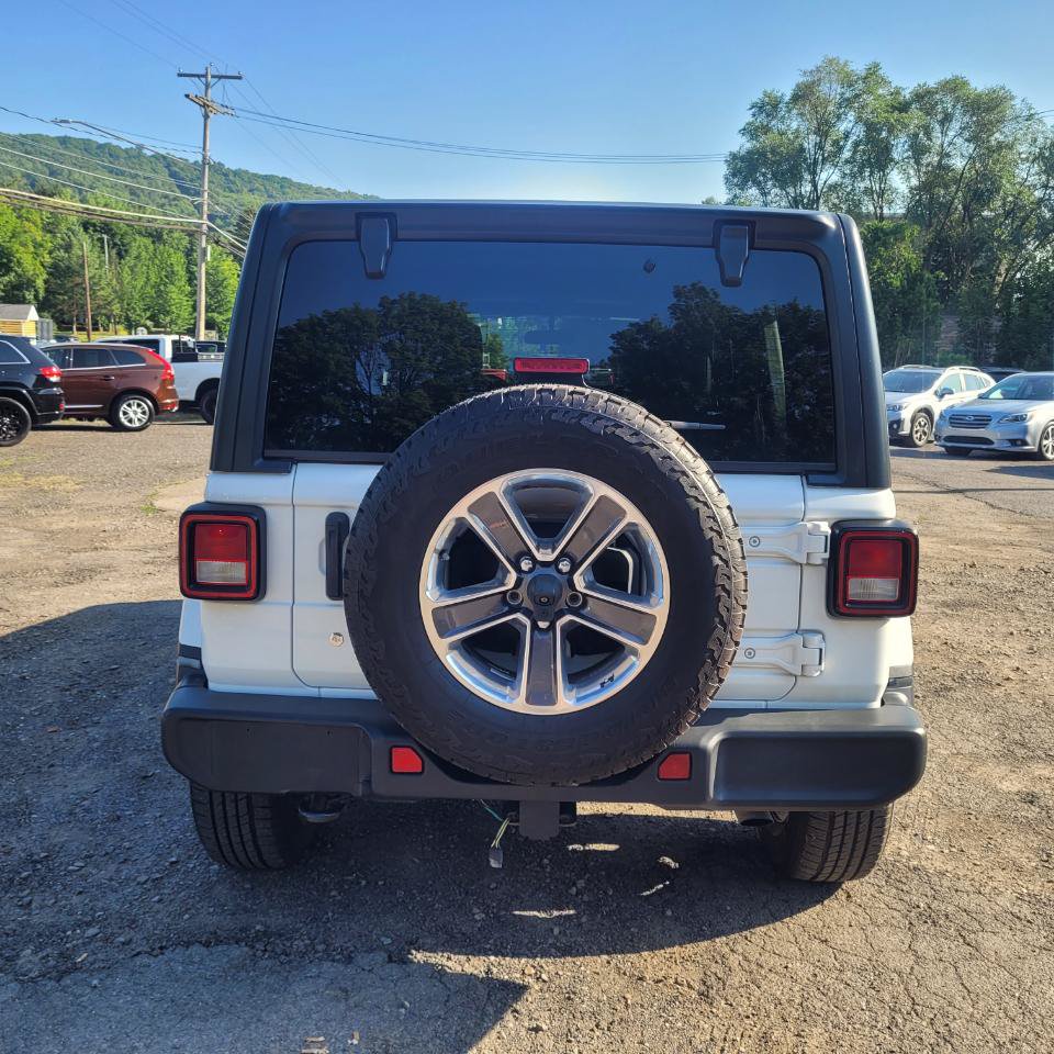 Used 2018 Jeep Wrangler Unlimited Sahara AWD/4WD image 7