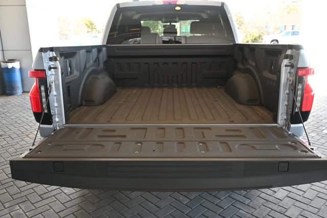 Used 2022 Ford F150 Lightning XLT image 22