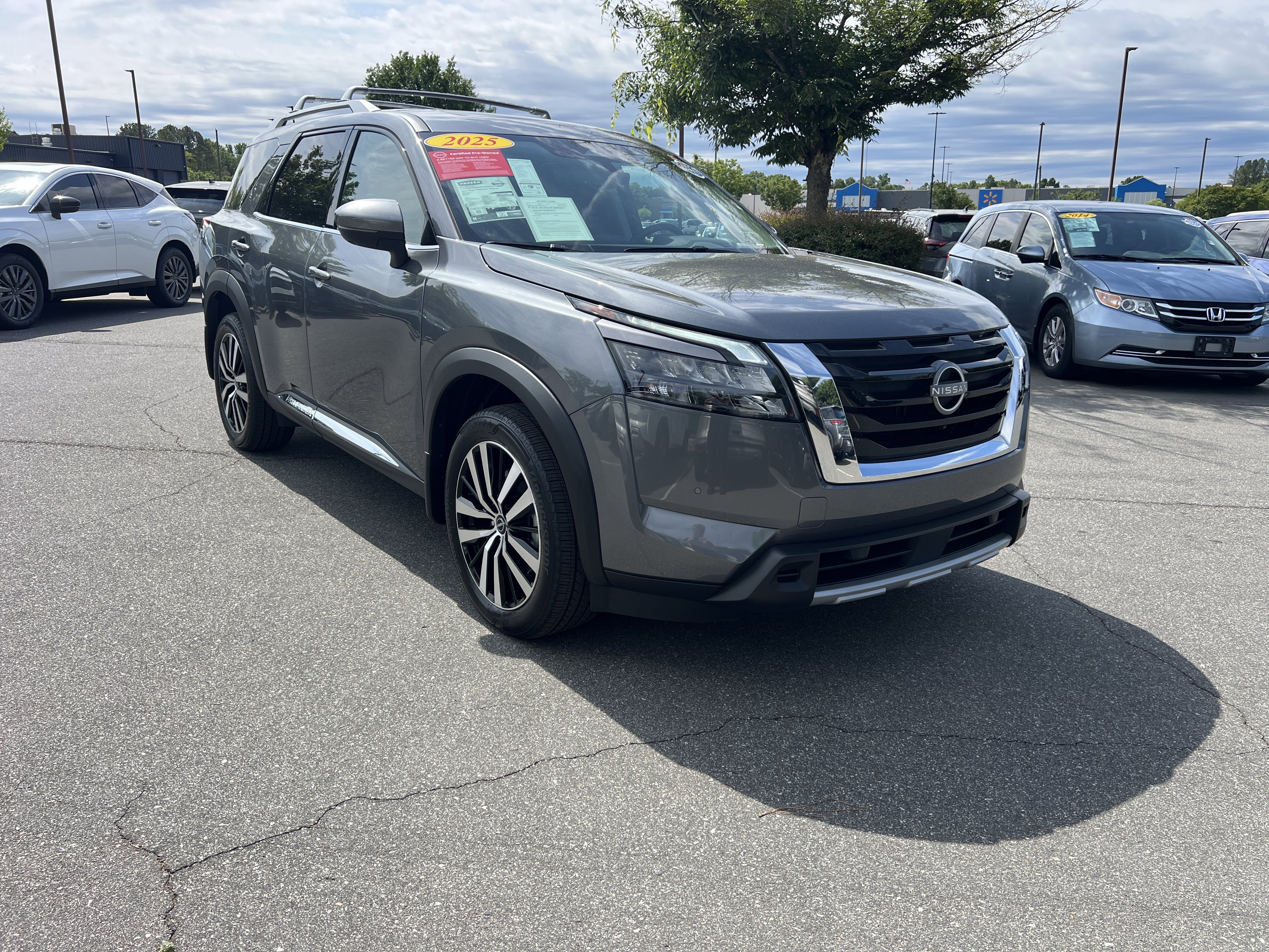 Certified 2025 Nissan Pathfinder Platinum w/ Cargo Package AWD/4WD image 3