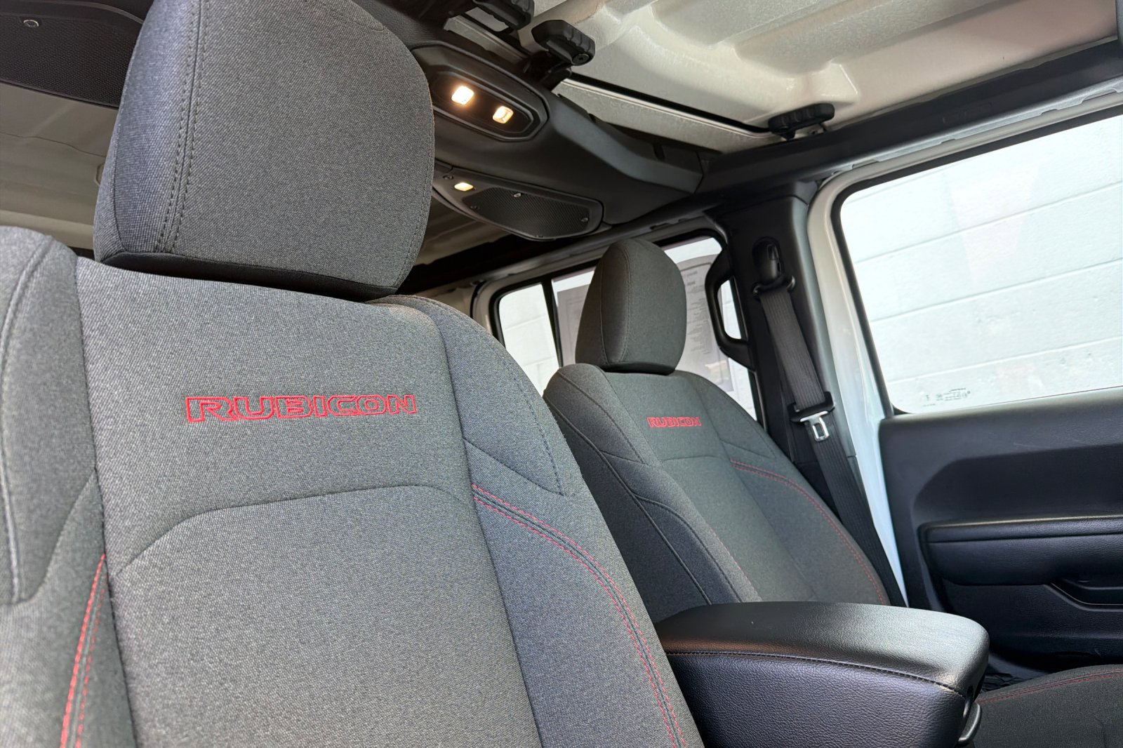 Used 2025 Jeep Wrangler Unlimited Rubicon image 16