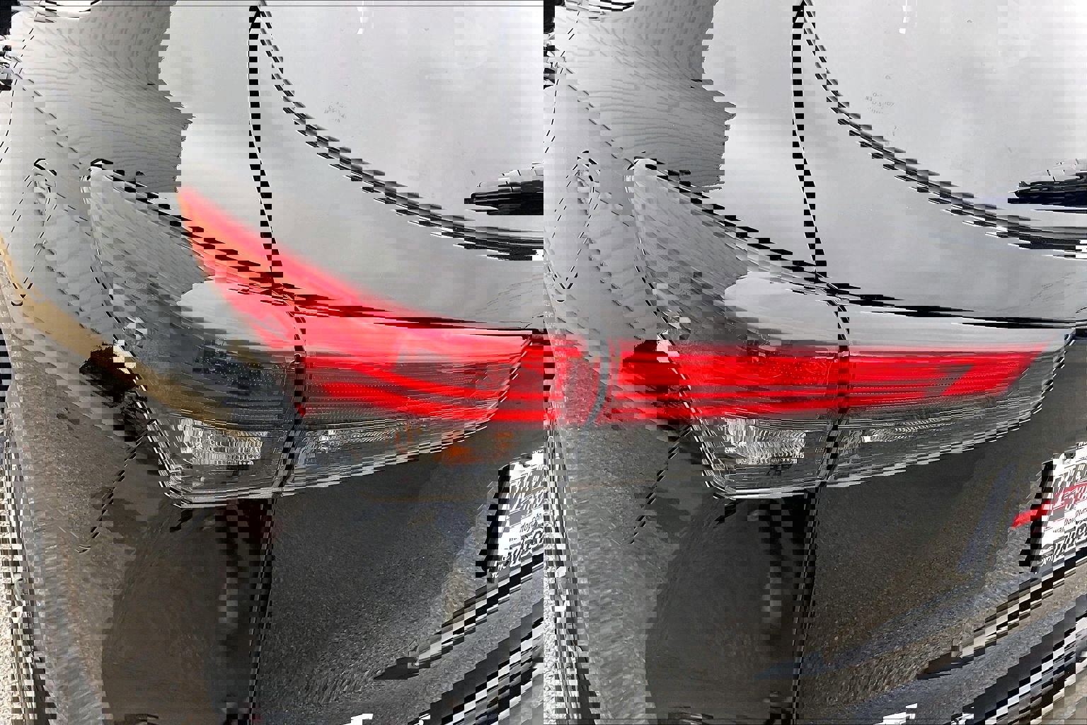 Used 2023 Toyota Highlander XLE image 35