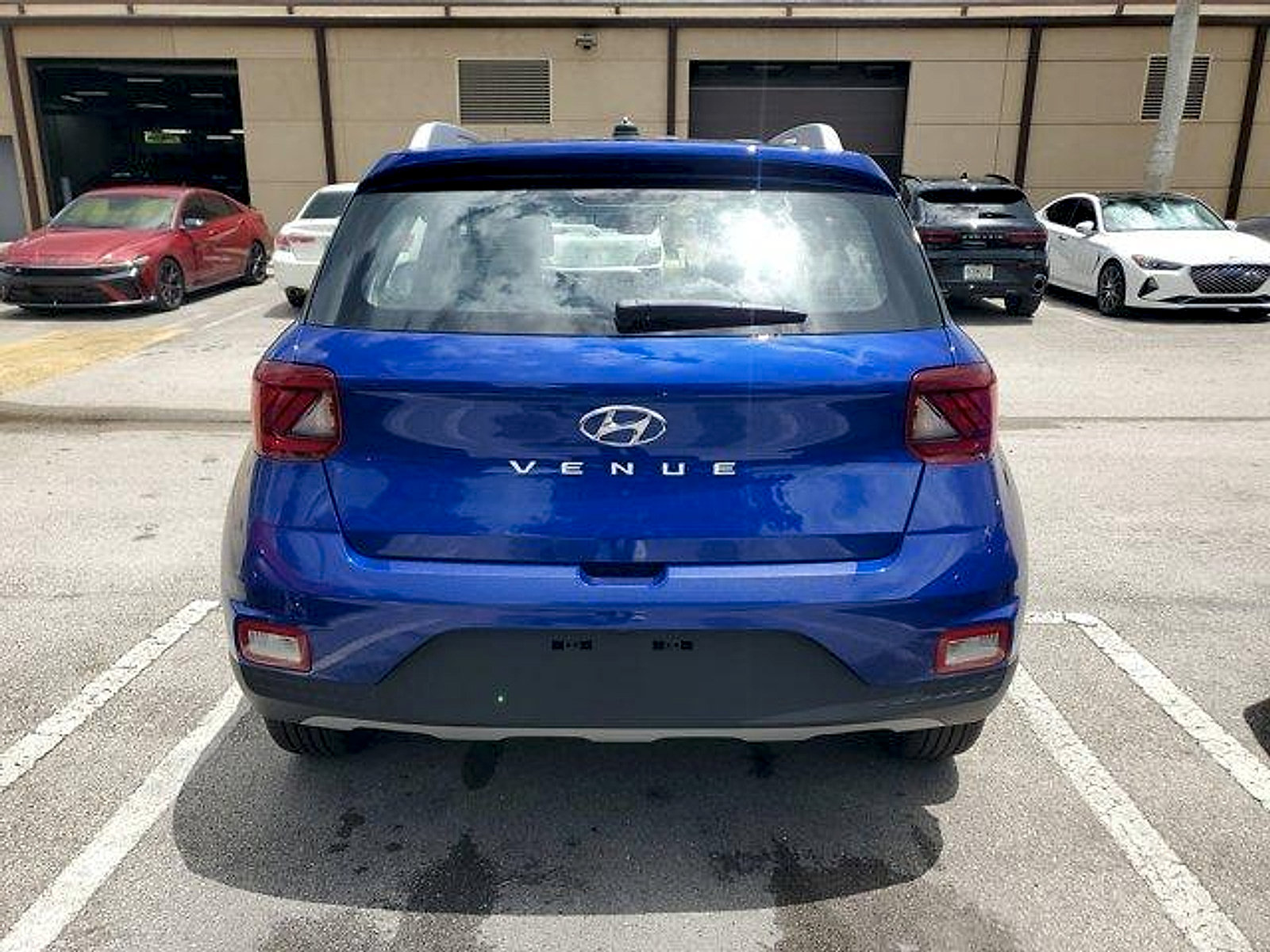 New 2025 Hyundai Venue Limited FWD image 4