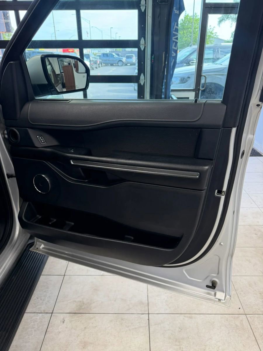 Used 2019 Ford Expedition XLT AWD/4WD image 18