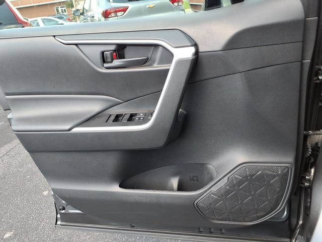 Used 2024 Toyota RAV4 LE AWD/4WD image 28
