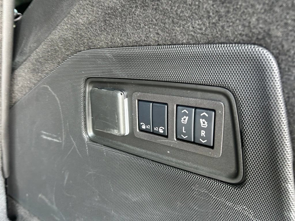 Used 2024 Cadillac Escalade Premium Luxury w/ Performance Package AWD/4WD image 49