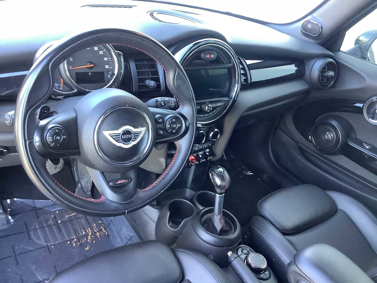 Used 2019 MINI Cooper S w/ Premium Package image 10