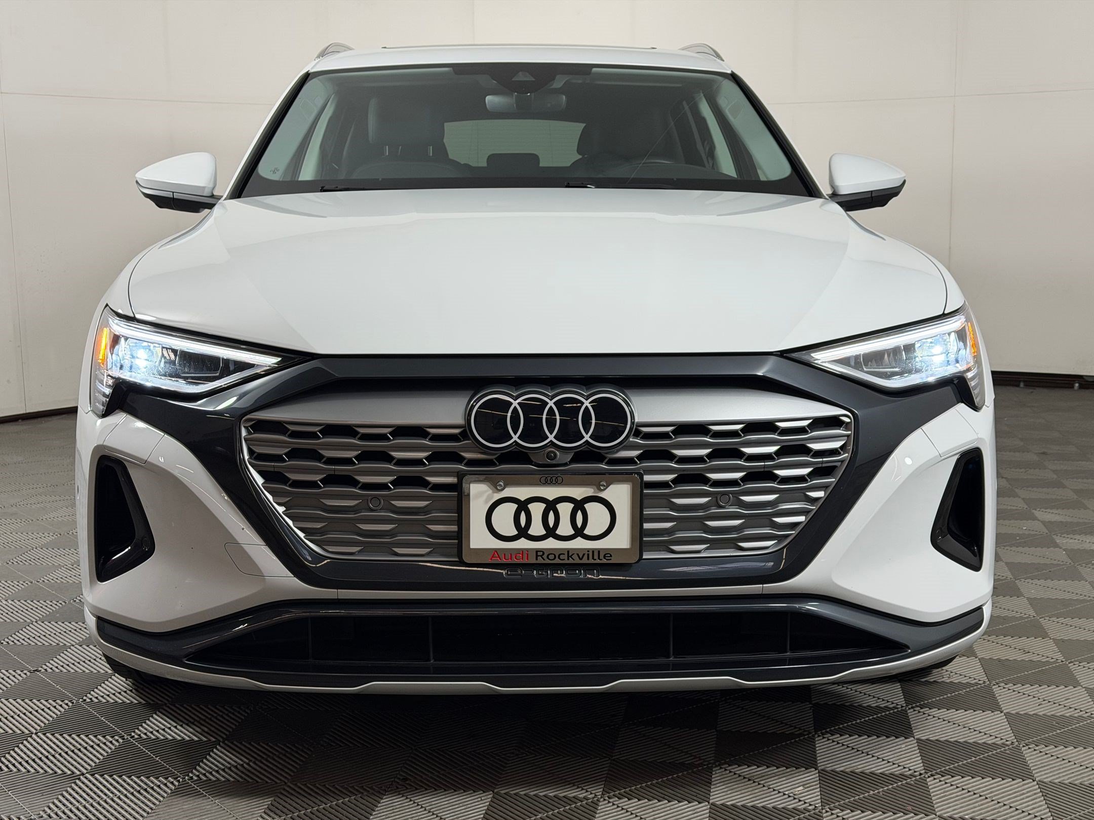 Certified 2024 Audi Q8 e-tron Premium Plus w/ Premium Plus Package AWD/4WD image 6