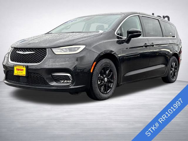 Used 2024 Chrysler Pacifica Touring-L image 3