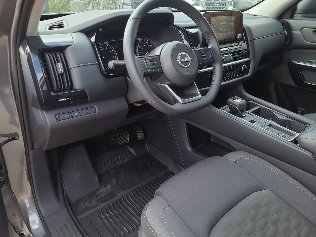 Certified 2024 Nissan Pathfinder SV image 18