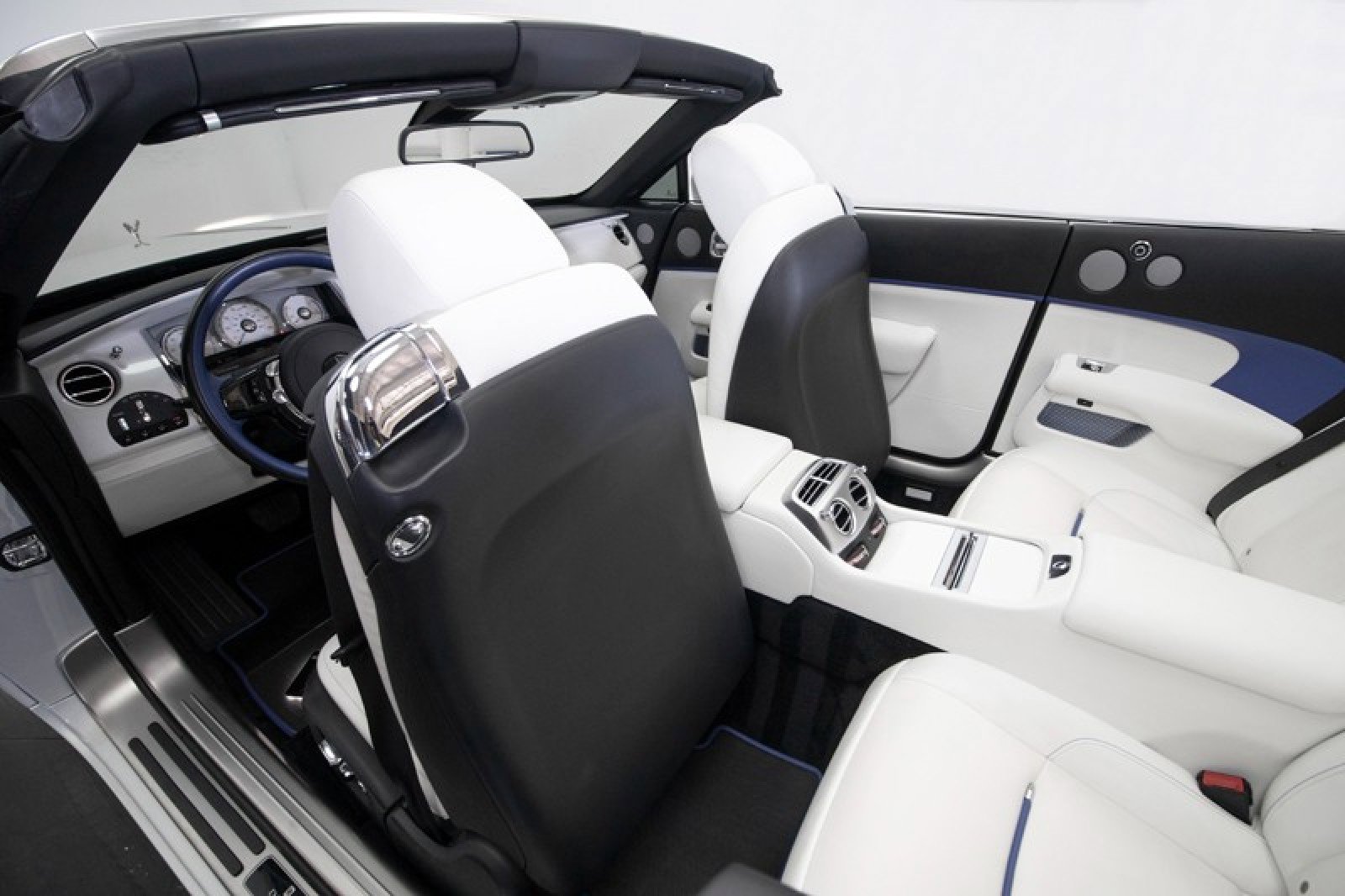 Used 2017 Rolls-Royce Dawn image 48
