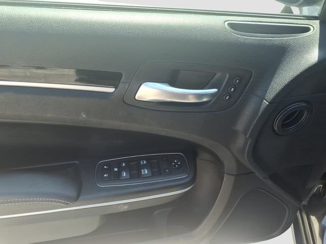 Used 2022 Chrysler 300 S w/ Comfort Group RWD image 15