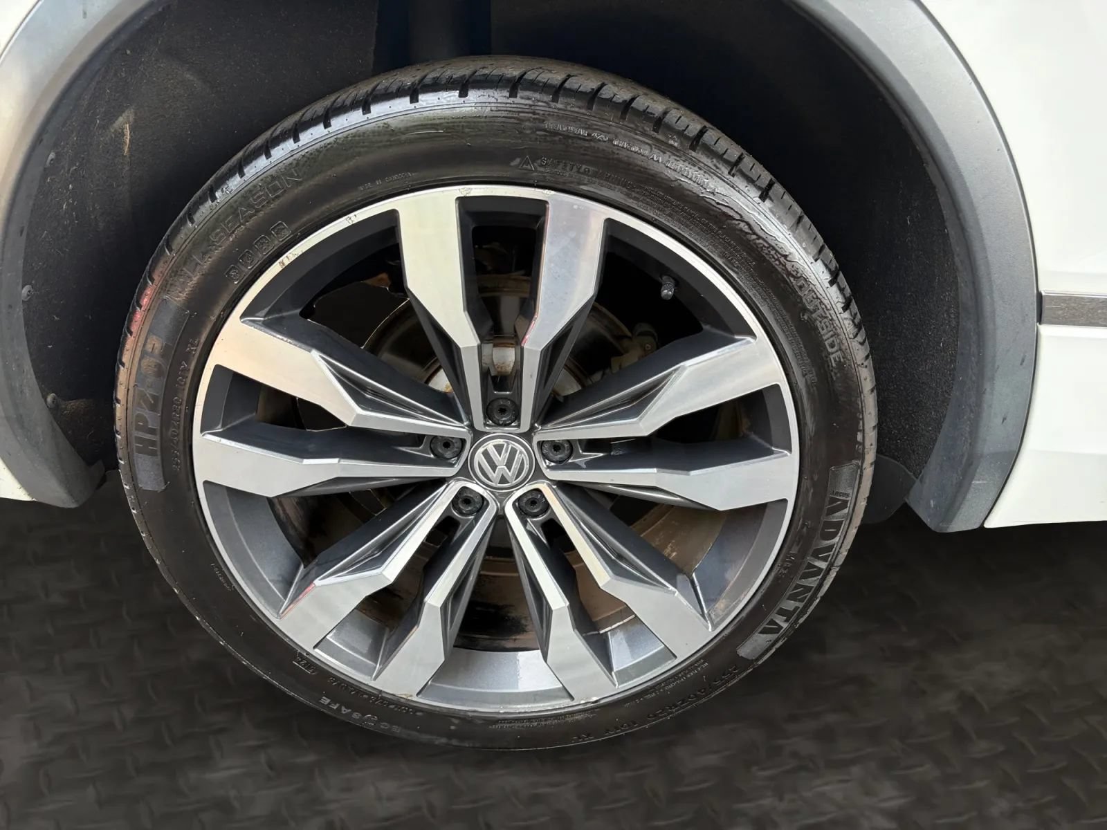 Used 2021 Volkswagen Tiguan SEL Premium R-Line AWD/4WD image 38