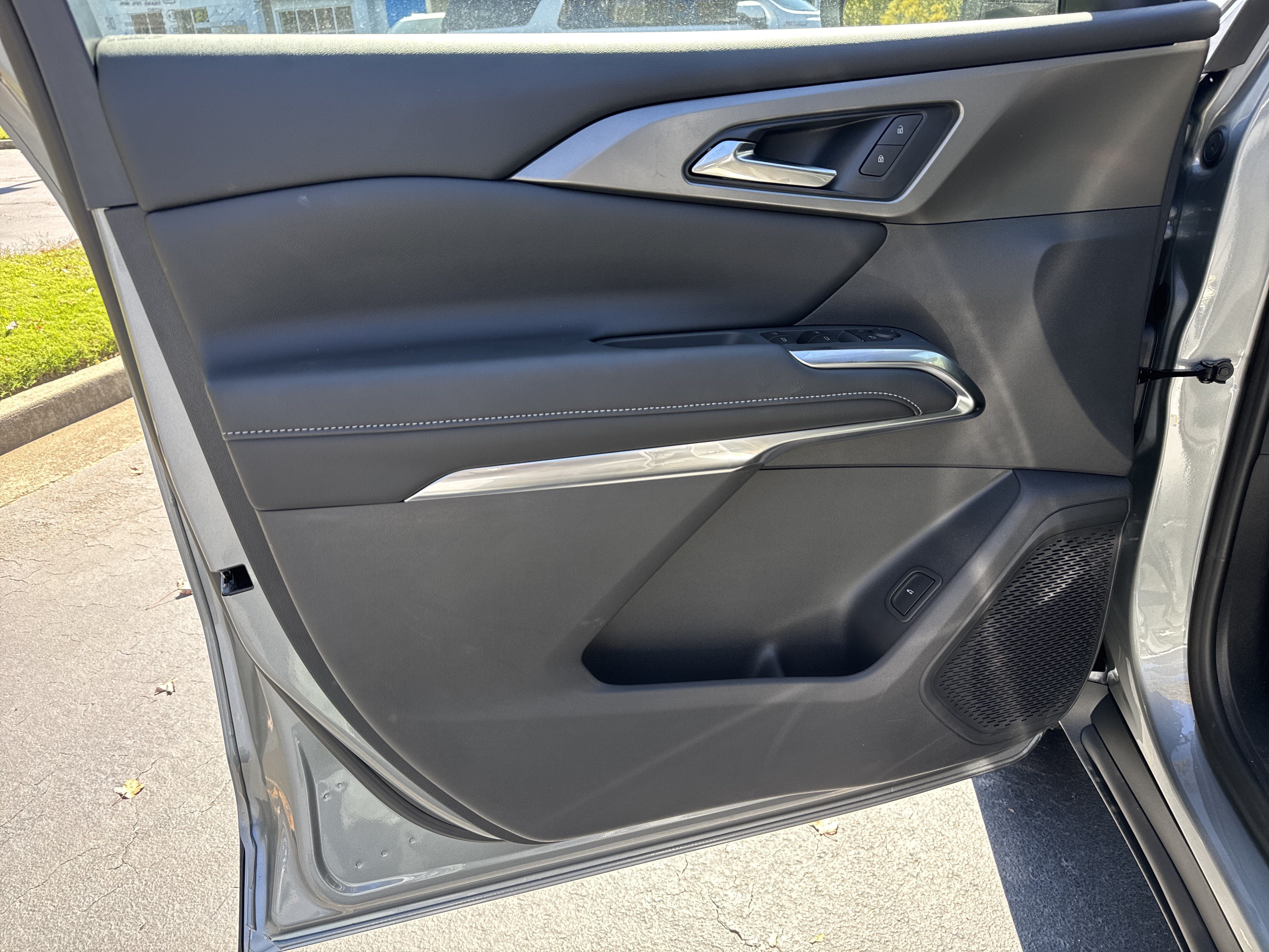 New 2026 Chevrolet Traverse LT w/ Driver Confidence Package FWD image 10