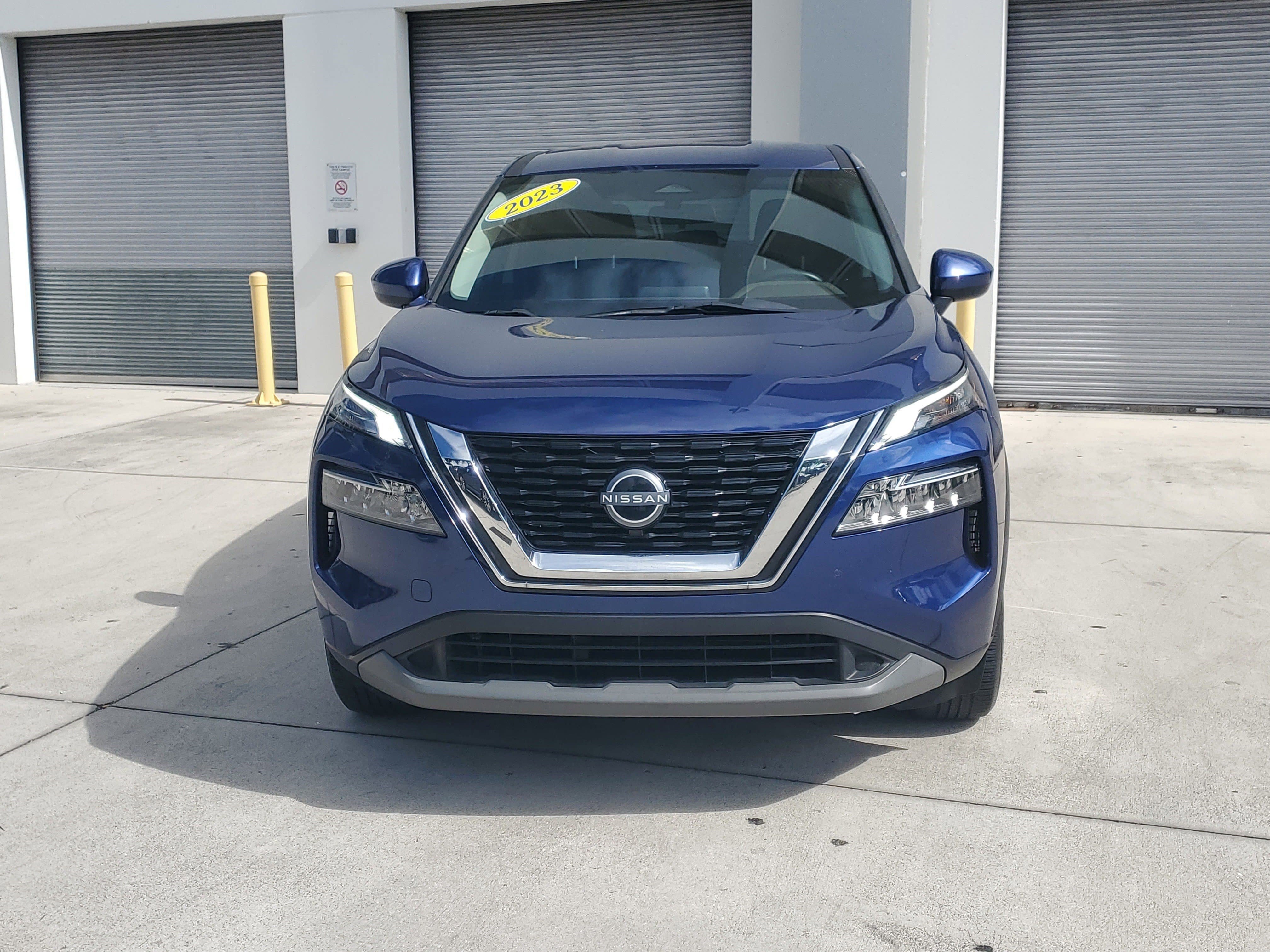 Used 2023 Nissan Rogue SV FWD image 8