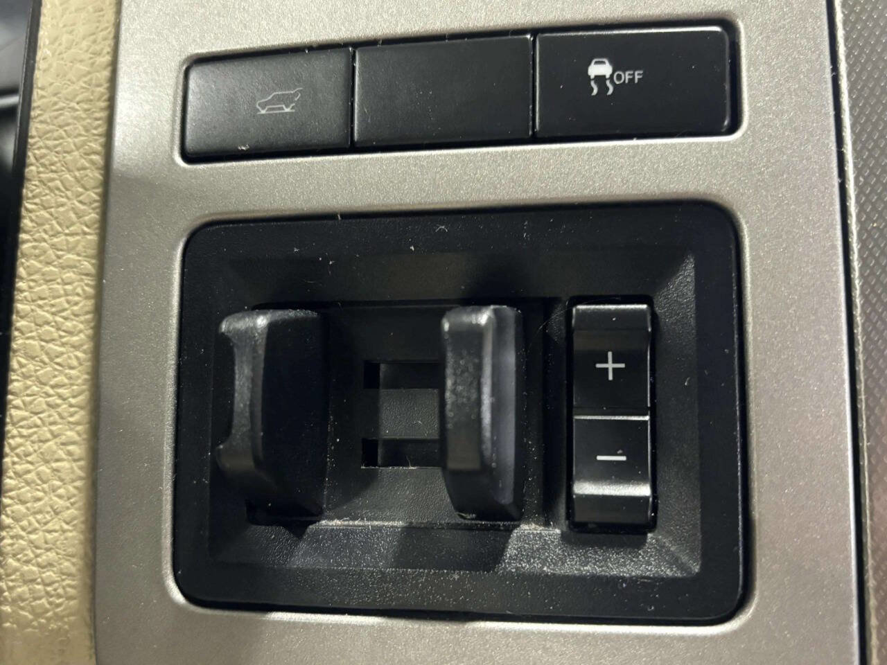 Used 2017 Ford Expedition XLT w/ Equipment Group 202A RWD image 32