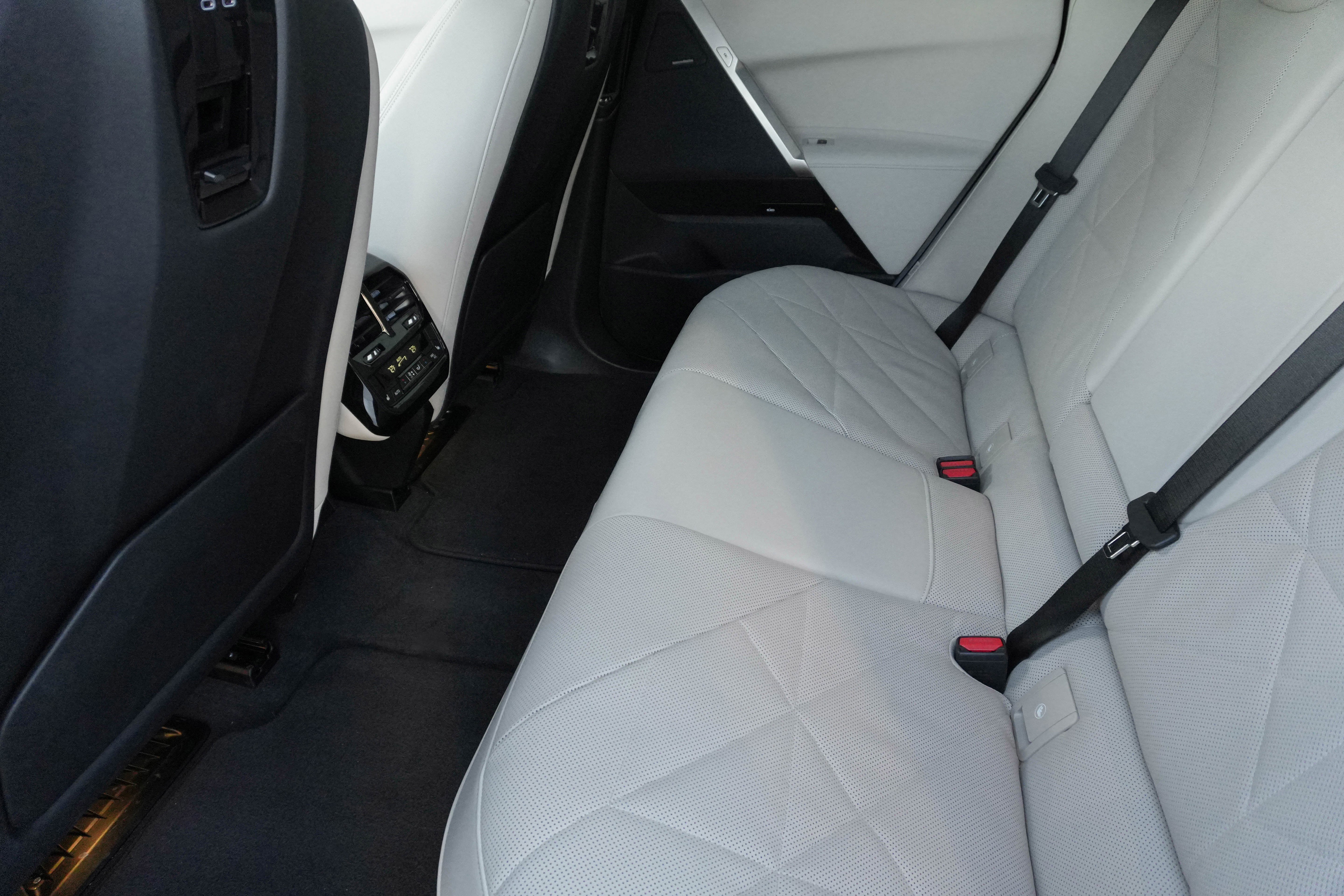 Certified 2023 BMW iX xDrive50 w/ Premium Package image 30