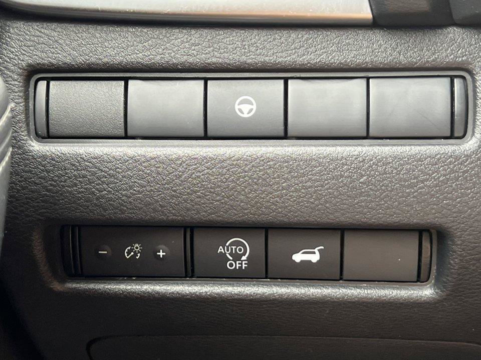 Used 2025 Nissan Rogue SV AWD/4WD image 15