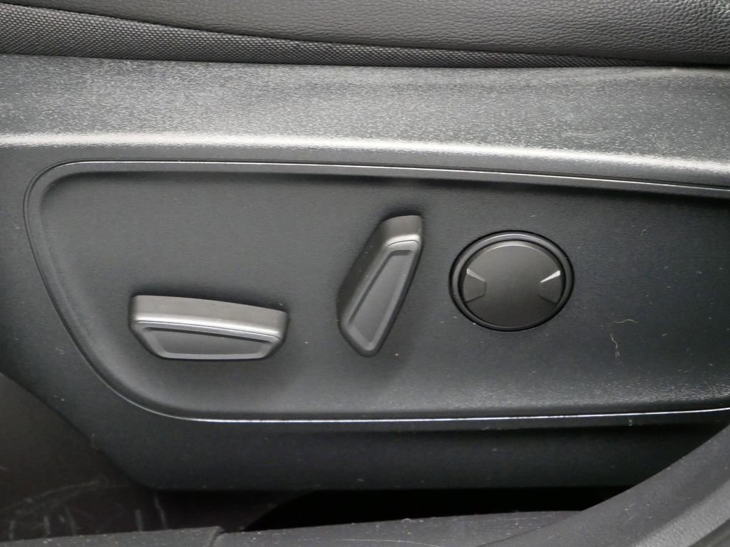 Used 2020 Ford Escape Titanium image 6