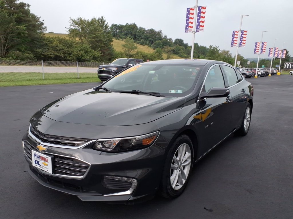 Used 2018 Chevrolet Malibu LT FWD image 4