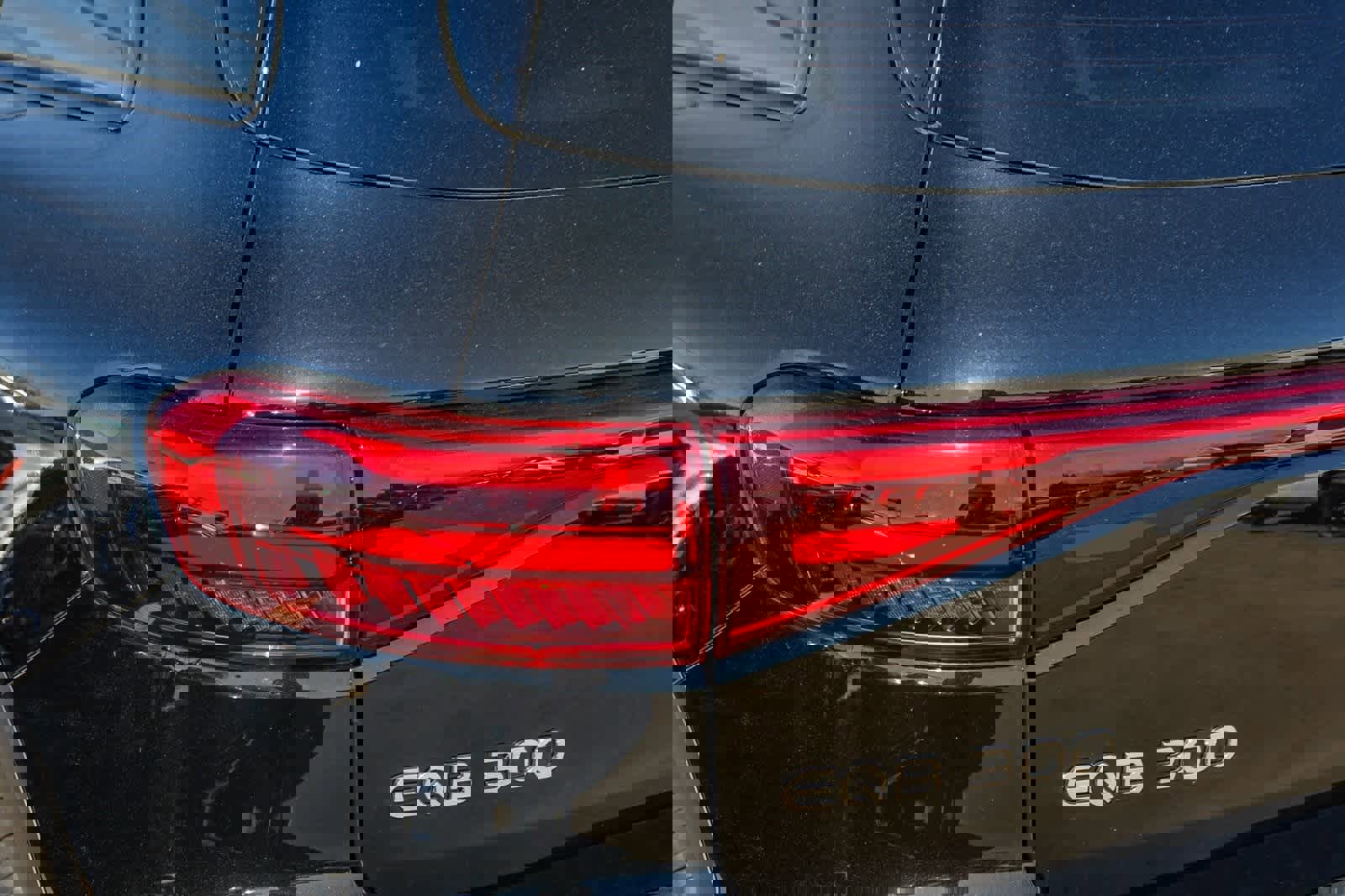 New 2024 Mercedes-Benz EQB 300 4MATIC image 7