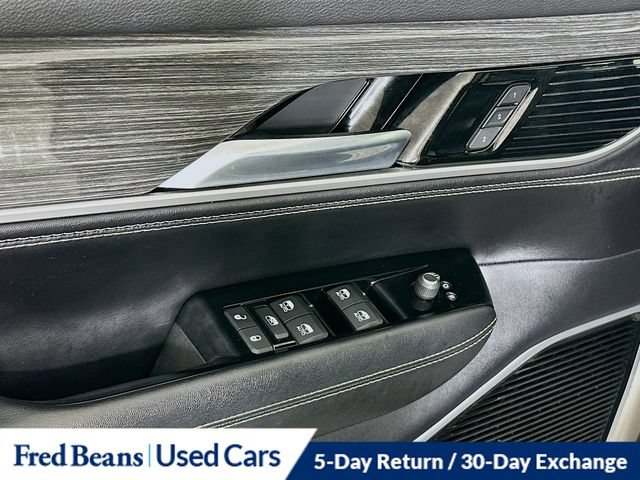 Used 2022 Jeep Wagoneer Series III w/ Premium Group I AWD/4WD image 24