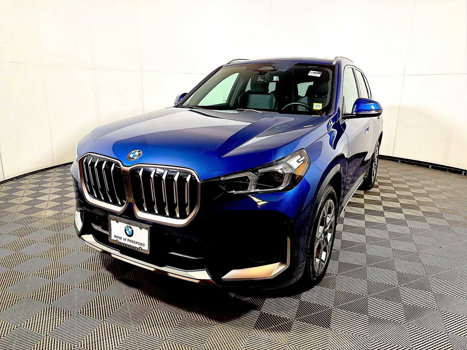 Used 2025 BMW X1 xDrive28i w/ Convenience Package image 3