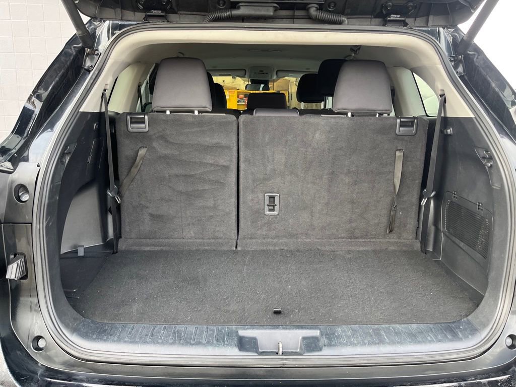 Used 2024 Toyota Highlander LE image 28