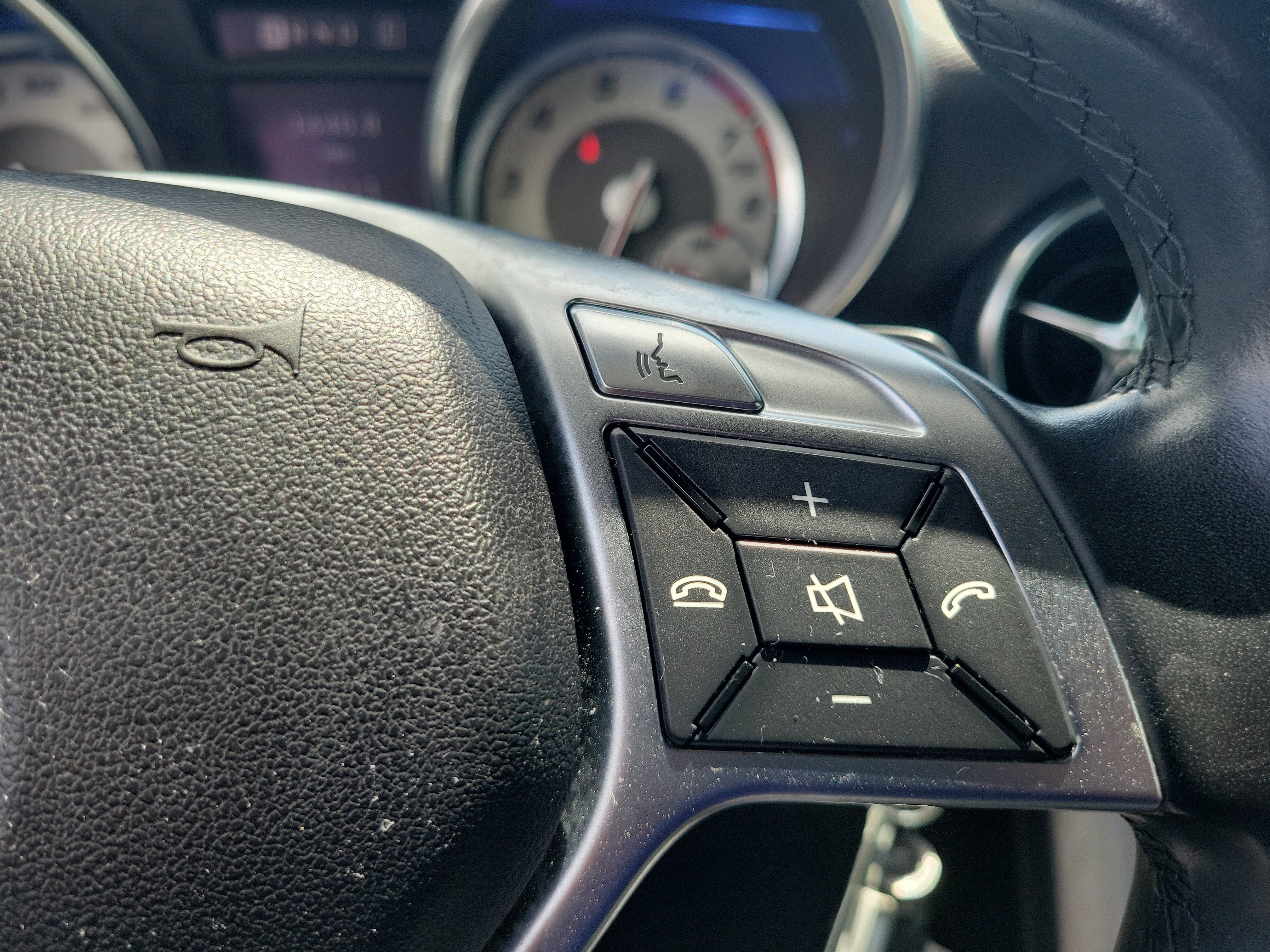 Used 2013 Mercedes-Benz SLK 250 image 25