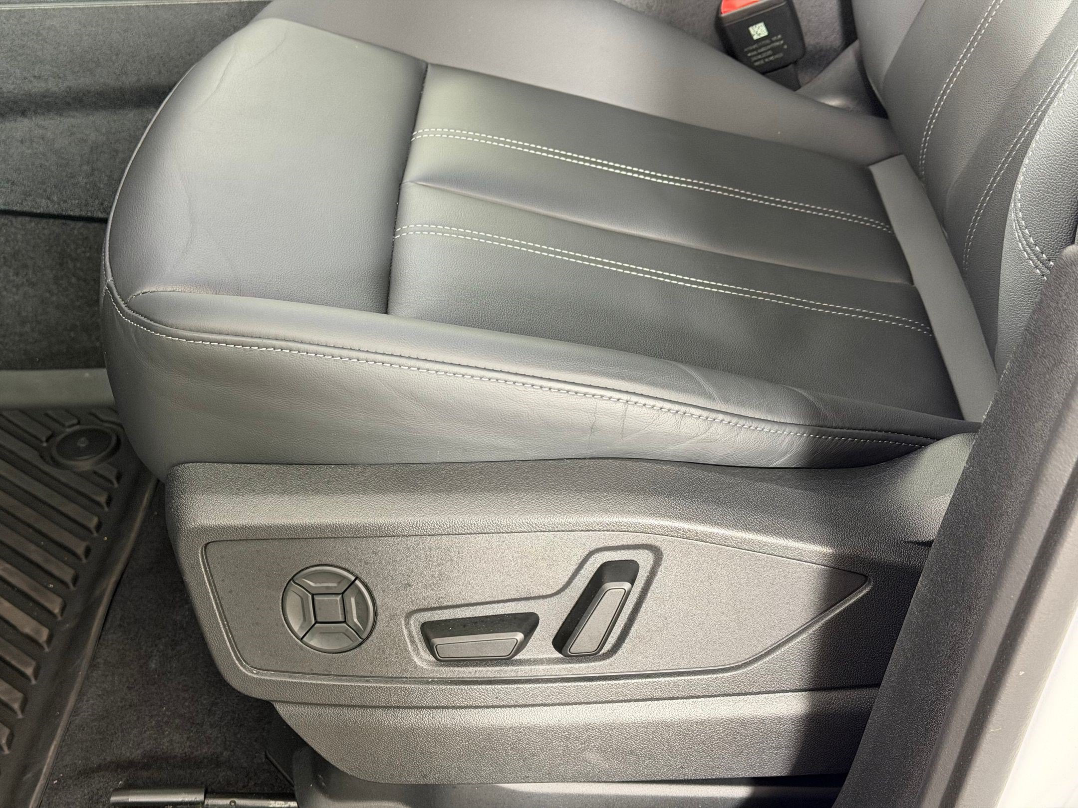 Certified 2025 Audi Q5 Premium w/ Convenience Package AWD/4WD image 14