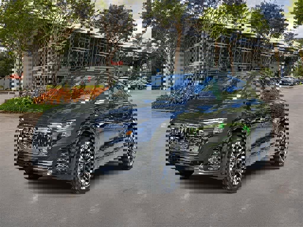 New 2025 Audi Q8 Premium Plus